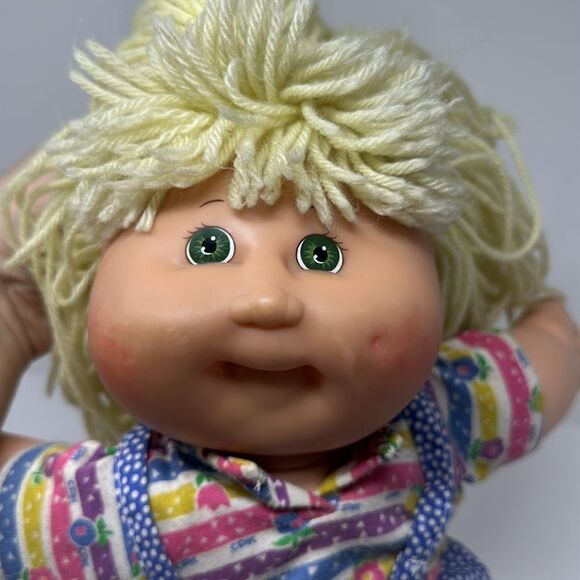 Cabbage Patch Kid Mattel 1995 First Edition Yellow hair Green eyes - Picture 3 of 5